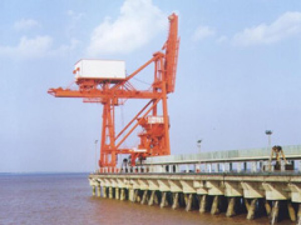 Cổng trục dùng trong cầu cảng - Cầu Trục Và Cổng Trục Thánh Khởi - Công Ty TNHH Cơ Khí Cầu Trục Thánh Khởi